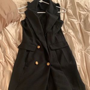 black sleeveless dress